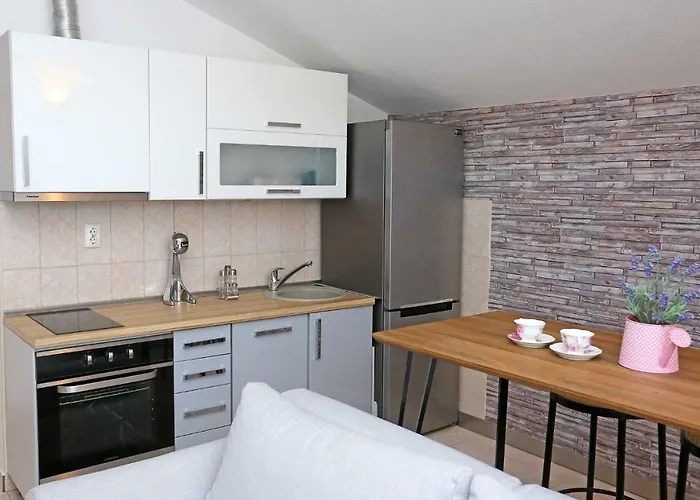 Grey Apartment Split